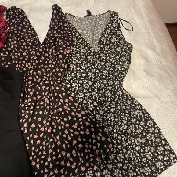 Women's trendy cute dresses and rompers, size medium - Picture 4 of 4